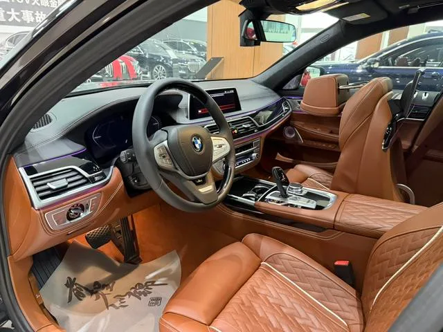 BMW 7 Series 2021 740Li xDrive Type administratif Ensemble de luxe extérieur photo 4 BMW 7 Series 2021 740Li xDrive Type administratif Ensemble de luxe extérieur photo 4