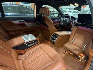 BMW 7 Series 2021 740Li xDrive Type administratif Ensemble de luxe intérieur photo 13 BMW 7 Series 2021 740Li xDrive Type administratif Ensemble de luxe intérieur photo 13