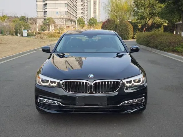 BMW 5 Series 2018 Mise à jour 530Li xDrive Ensemble de luxe extérieur photo 2