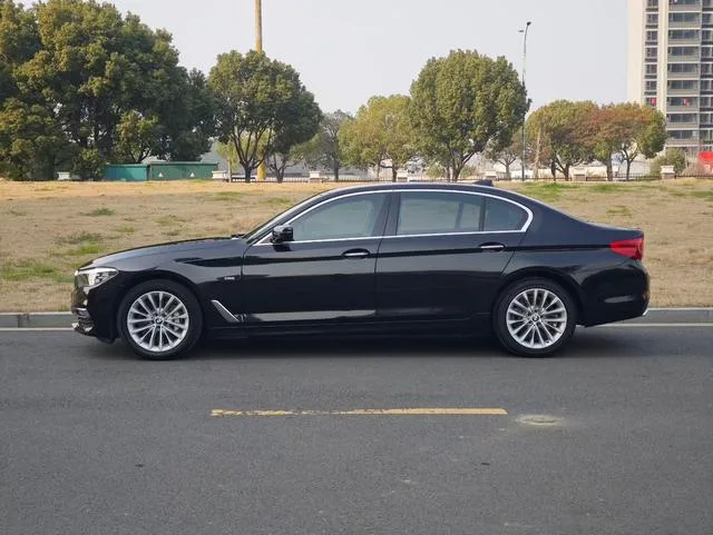BMW 5 Series 2018 Mise à jour 530Li xDrive Ensemble de luxe extérieur photo 3