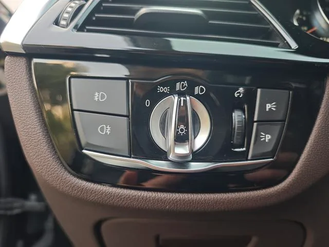 BMW 5 Series 2018 Mise à jour 530Li xDrive Ensemble de luxe intérieur photo 12