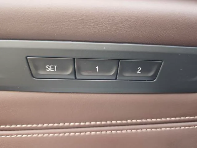 BMW 5 Series 2018 Mise à jour 530Li xDrive Ensemble de luxe intérieur photo 16