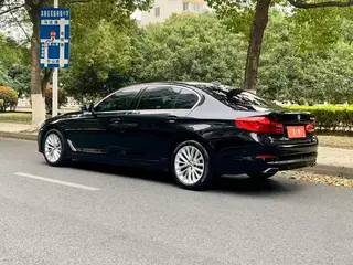 BMW 5 Series 2019 Restyling 530Li Premium Class Luxury Set exterior photo 4