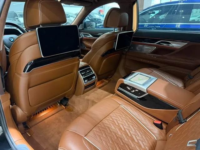 BMW 7 Series 2021 740Li xDrive Type administratif Ensemble de luxe extérieur photo 7 BMW 7 Series 2021 740Li xDrive Type administratif Ensemble de luxe extérieur photo 7