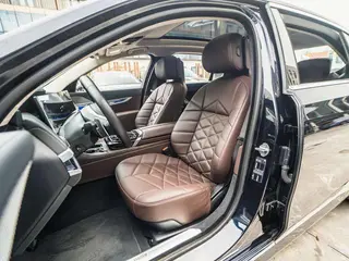 BMW 7 Series 2023 735Li Traje de lujo exterior foto 4