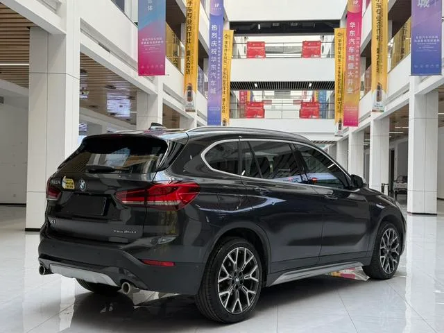 BMW X1 2021 xDrive25Li Premium Class exterior photo 4