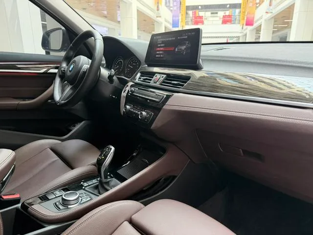 BMW X1 2021 xDrive25Li Premium Class interior photo 18