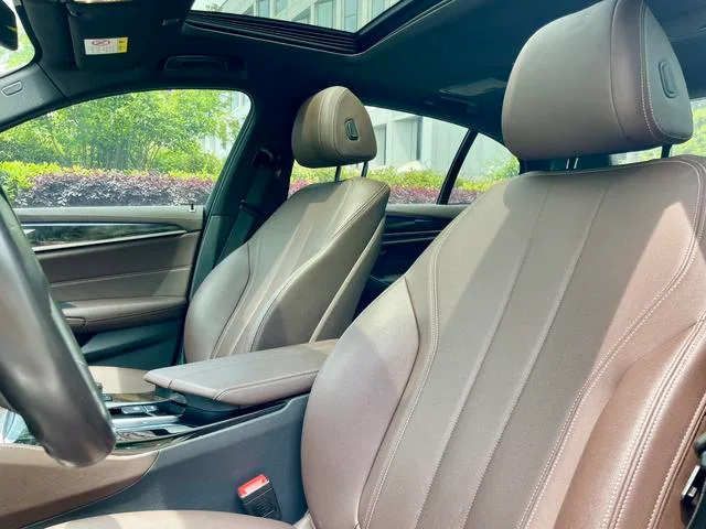BMW 5 Series 2020 525Li M Sports suit interior photo 11