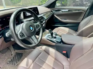 BMW 5 Series 2020 525Li M Sports suit interior photo 15