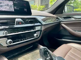 BMW 5 Series 2020 525Li M Sports suit interior photo 17