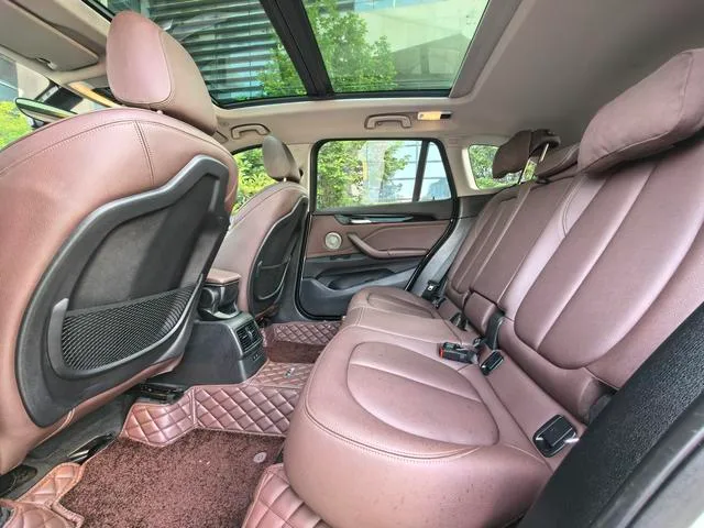 BMW X1 2021 sDrive25Li Leading Type interior photo 7
