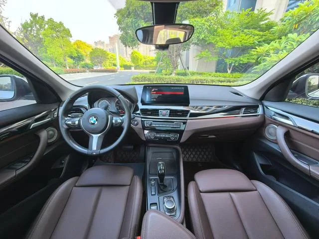 BMW X1 2021 sDrive25Li Leading Type interior photo 8