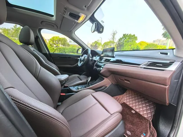 BMW X1 2021 sDrive25Li Leading Type interior photo 9