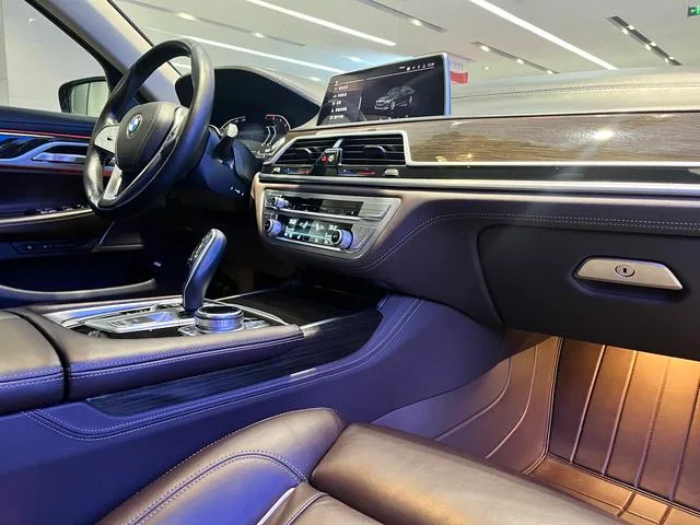 BMW 7 Series 2021 730Li Ensemble de luxe intérieur photo 10 BMW 7 Series 2021 730Li Ensemble de luxe intérieur photo 10