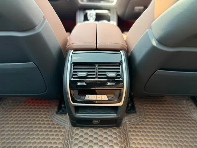 BMW X5 2019 xDrive40i Premium Class M Sports suit interior photo 14