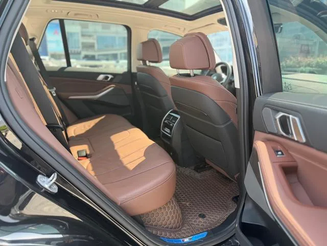 BMW X5 2019 xDrive40i Premium Class M Sports suit interior photo 15