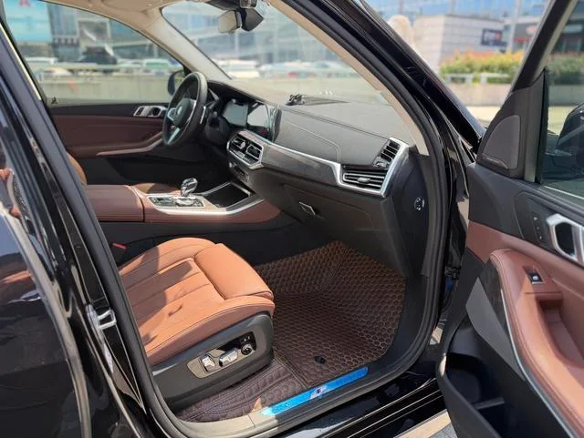 BMW X5 2019 xDrive40i Premium Class M Sports suit interior photo 16