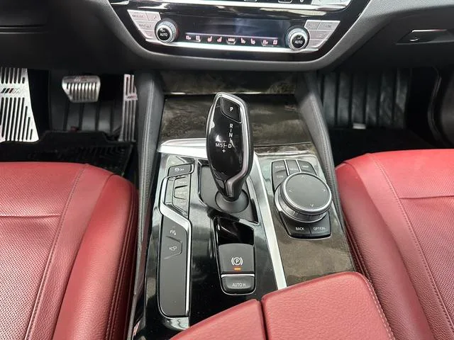 BMW 5 Series 2020 530Li Premium Class M Sports suit interior photo 9