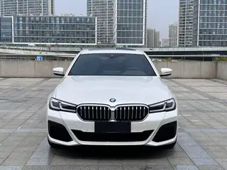 BMW 5 Series 2021 525Li M Sports suit exterior photo 3