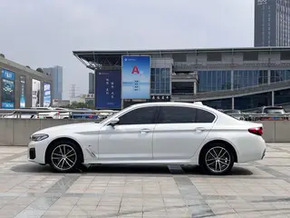 BMW 5 Series 2021 525Li M Sports suit exterior photo 4