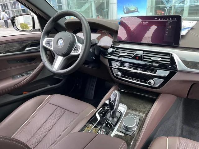 BMW 5 Series 2021 525Li M Sports suit exterior photo 9