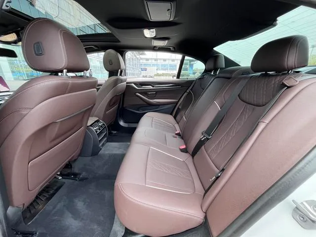 BMW 5 Series 2021 525Li M Sports suit interior photo 12