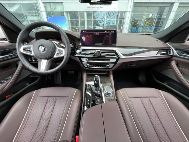 BMW 5 Series 2021 525Li M Sports suit interior photo 13