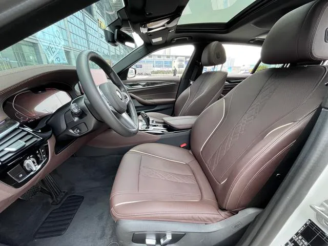 BMW 5 Series 2021 525Li M Sports suit interior photo 15