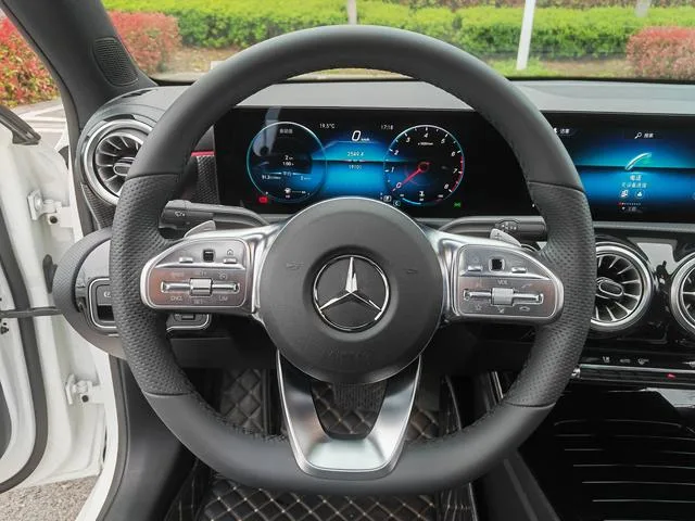 Mercedes-Benz A-Class 2022 Restyling A 200 L Sport Sedan Fashion Edition interior photo 12 Mercedes-Benz A-Class 2022 Restyling A 200 L Sport Sedan Fashion Edition interior photo 12