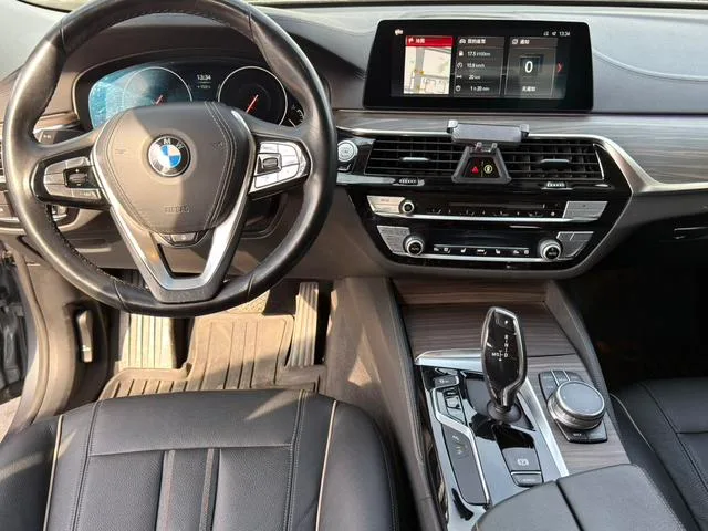 BMW 6 Series GT 2019 630i Luxury Design Set interior photo 6 BMW 6 Series GT 2019 630i Luxury Design Set interior photo 6
