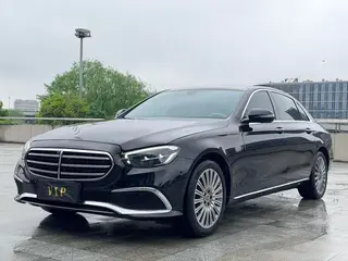 Mercedes-Benz E-Class 2022 E 300 L De lujo Coche exterior foto 1 Mercedes-Benz E-Class 2022 E 300 L De lujo Coche exterior foto 1