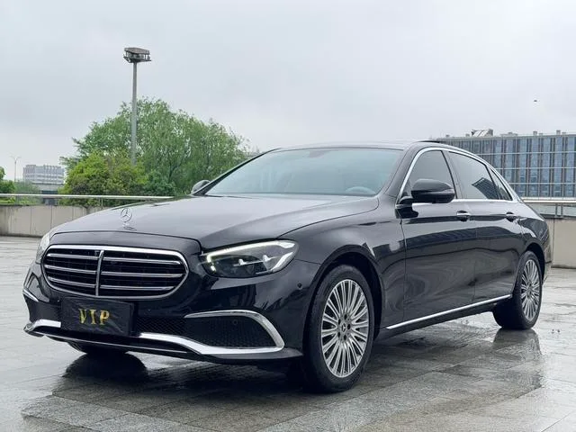 Mercedes-Benz E-Class 2022 E 300 L De lujo Coche exterior foto 1 Mercedes-Benz E-Class 2022 E 300 L De lujo Coche exterior foto 1