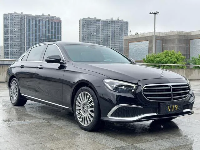 Mercedes-Benz E-Class 2022 E 300 L De lujo Coche exterior foto 3 Mercedes-Benz E-Class 2022 E 300 L De lujo Coche exterior foto 3