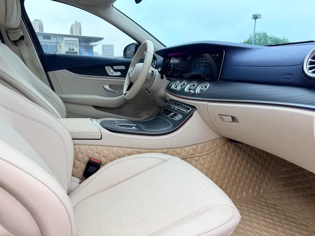 Mercedes-Benz E-Class 2022 E 300 L De lujo Coche exterior foto 4 Mercedes-Benz E-Class 2022 E 300 L De lujo Coche exterior foto 4