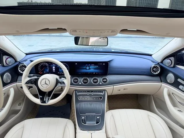 Mercedes-Benz E-Class 2022 E 300 L De lujo Coche exterior foto 8 Mercedes-Benz E-Class 2022 E 300 L De lujo Coche exterior foto 8