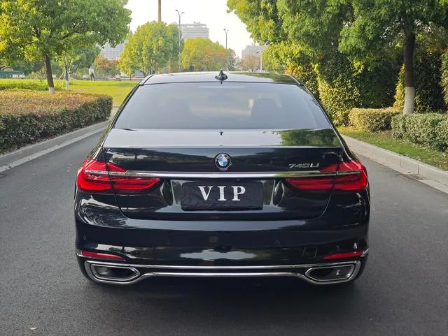 BMW 7 Series 2018 740Li Líder Traje de excelencia exterior foto 4