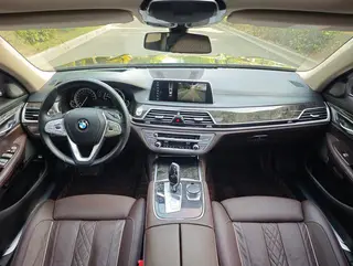 BMW 7 Series 2018 740Li Líder Traje de excelencia exterior foto 5