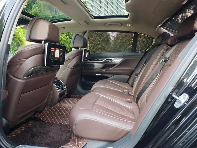 BMW 7 Series 2018 740Li Líder Traje de excelencia exterior foto 9