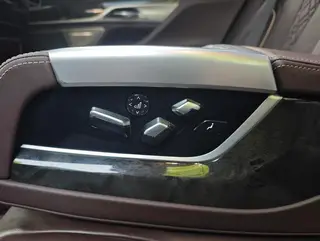 BMW 7 Series 2018 740Li Líder Traje de excelencia interior foto 17