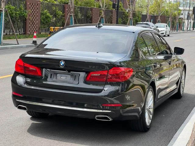 BMW 5 Series 2020 525Li Luxury Set exterior photo 3