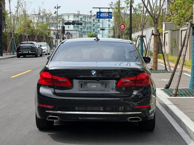 BMW 5 Series 2020 525Li Luxury Set exterior photo 4