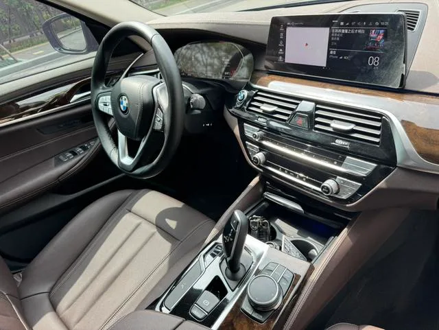 BMW 5 Series 2020 525Li Luxury Set interior photo 12