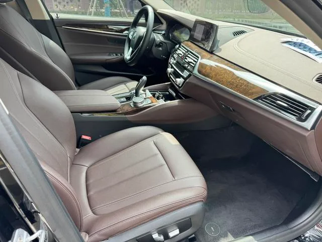 BMW 5 Series 2020 525Li Luxury Set interior photo 13