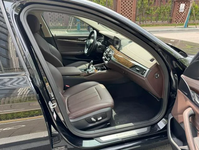 BMW 5 Series 2020 525Li Luxury Set interior photo 14