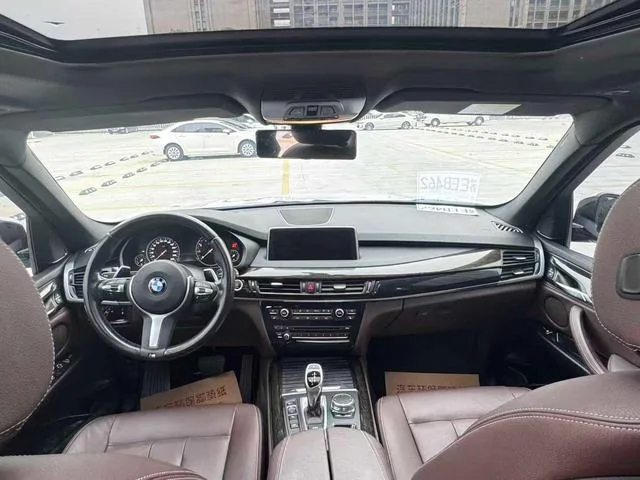 BMW X5 2018 xDrive35i M Modèle de luxe sportif intérieur photo 6 BMW X5 2018 xDrive35i M Modèle de luxe sportif intérieur photo 6