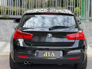 BMW 1 Series (Imported) 2018 125i M Sports suit interior photo 7