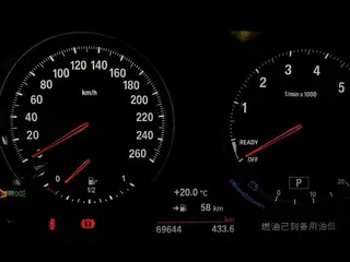 BMW 1 Series (Imported) 2018 125i M Sports suit interior photo 9