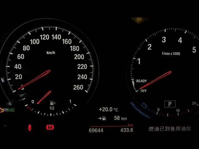 BMW 1 Series (Imported) 2018 125i M Sports suit interior photo 9
