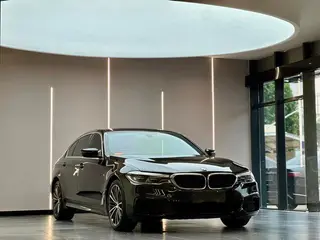 BMW 5 Series 2020 530Li Líder M Conjunto deportivo exterior foto 3