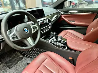 BMW 5 Series 2020 530Li Líder M Conjunto deportivo interior foto 8